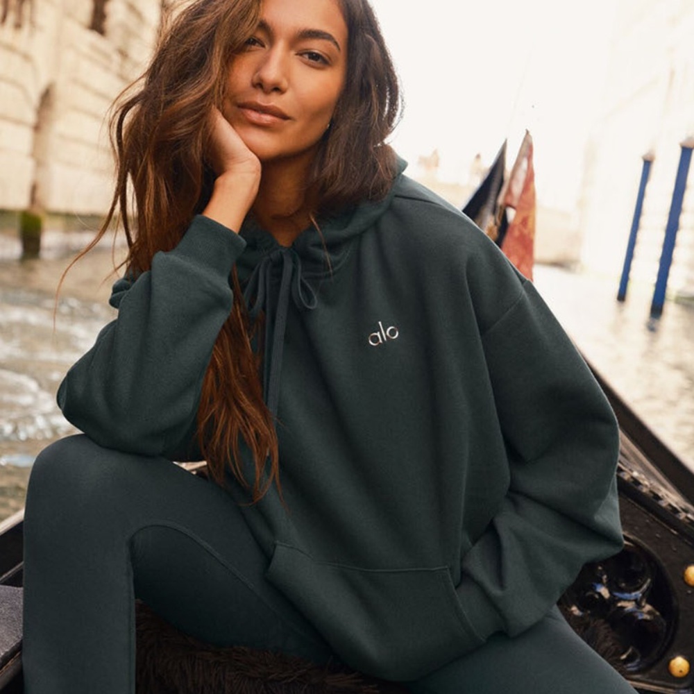 ALO Yoga Accolade Hoodie in Charcoal Green. Size Small.